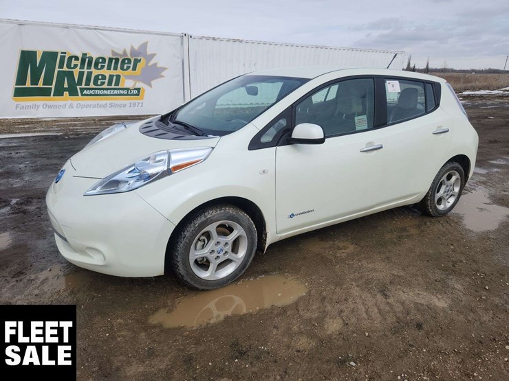 2011-nissan-leaf-sl-4dr-hatchback-image-1