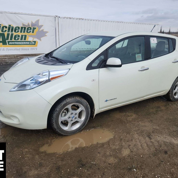 2011 Nissan LEAF SL 4dr Hatchback