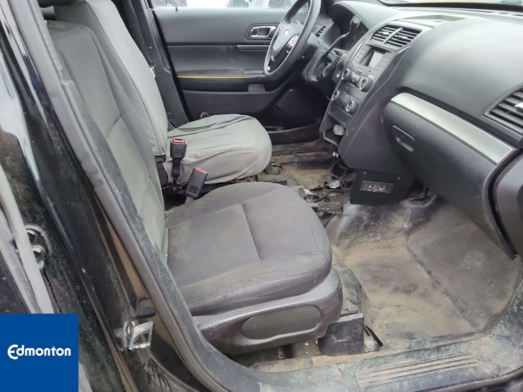 2019-ford-explorer-image-22