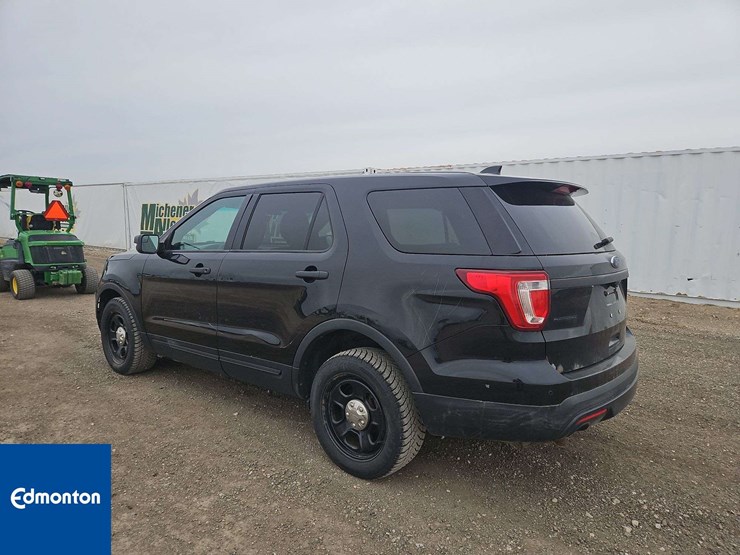 2016-ford-explorer-image-2