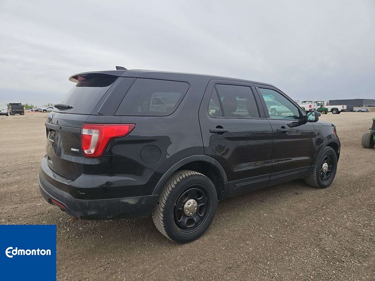 2016-ford-explorer-image-3