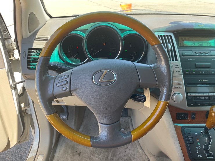 2004-lexus-rx330-image-39