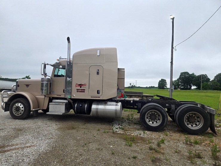 2016-peterbilt-389-image-9