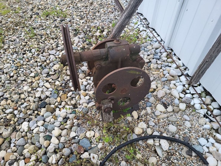 antique-pump-jack-image-7