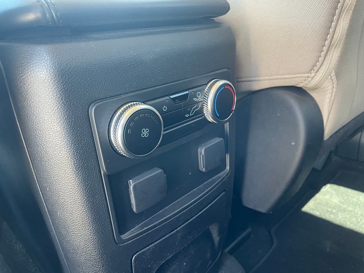 2022-ford-explorer-image-25