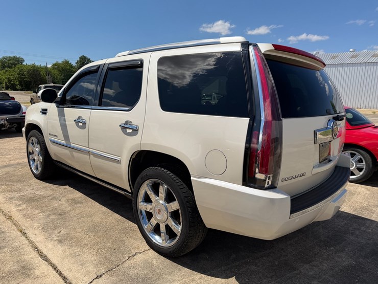 2007-cadillac-escalade-image-4