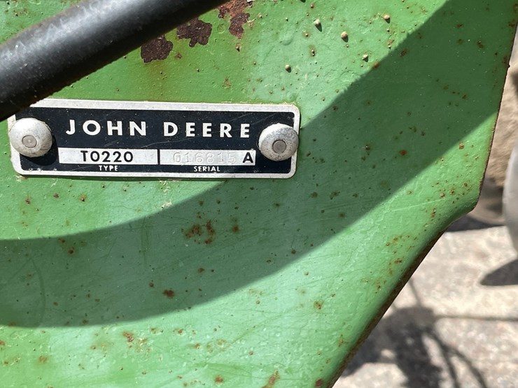john-deere-220-image-19
