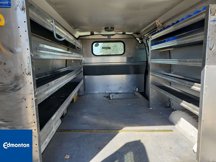 2014-ford-cargo-image-16