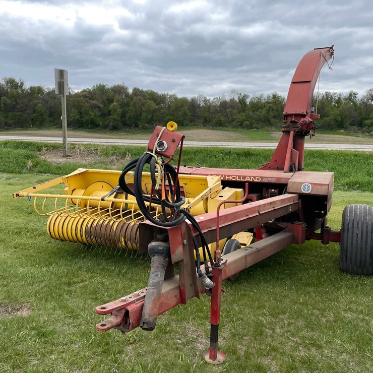 NEW HOLLAND 790