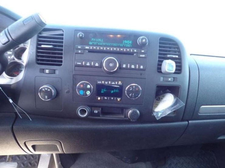 2014-chevrolet-silverado-3500hd-image-16
