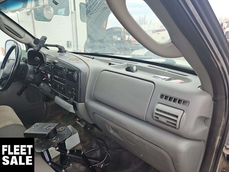 2006-ford-f550-image-35