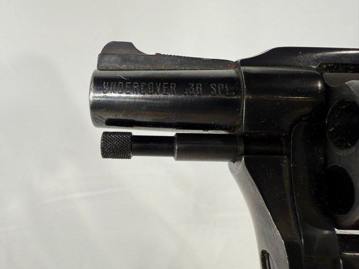 #67-•-charter-arms-undercover-38-special-revolver-337494-image-10