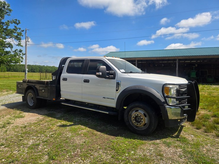 2017-ford-f550-image-21