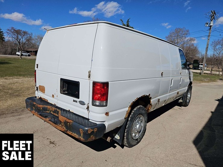2014-ford-cargo-image-6
