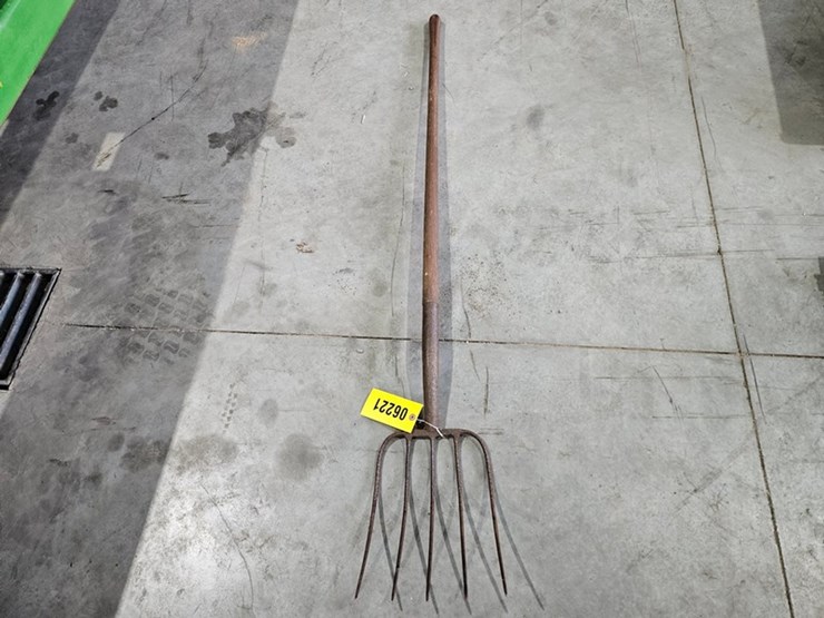 #6221-•-pitch-fork-image-2