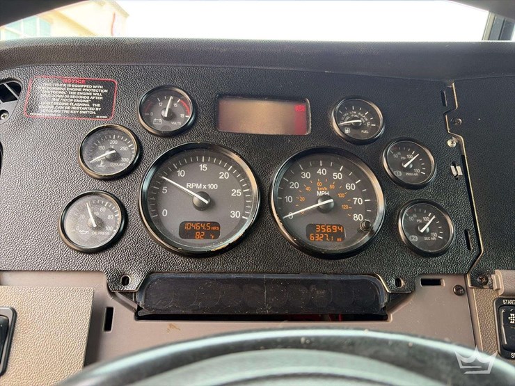 2013-peterbilt-367-image-16
