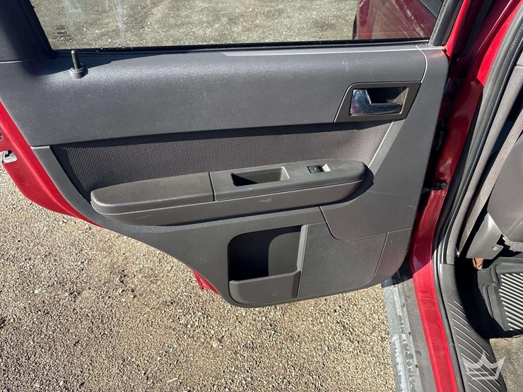 2012-ford-escape-image-19