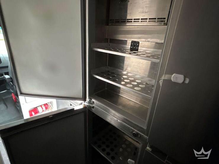 2021-mercedes-benz-sprinter-4500-image-28