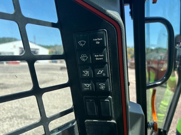 2021-bobcat-s76-image-25