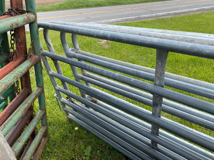 4---8'-galvanized-hog-and-sheep-gates-image-3