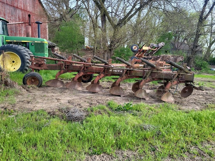 white-6-bottom-moldboard-plow-image-2