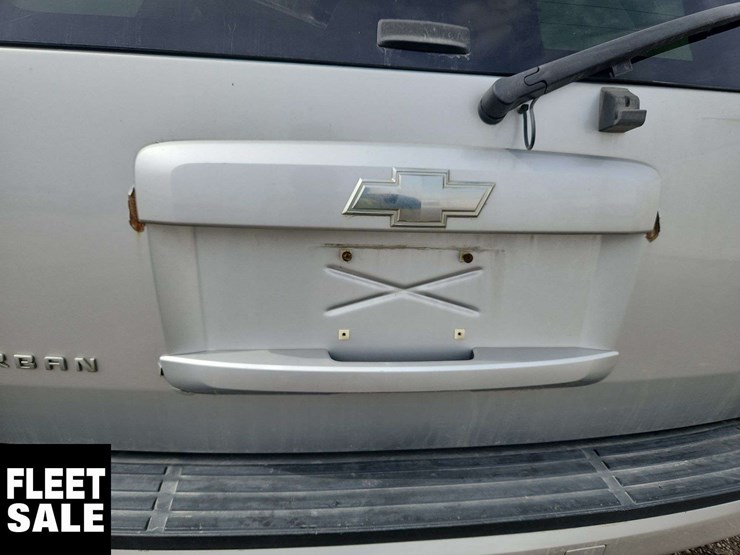 2011-chevrolet-suburban-image-39