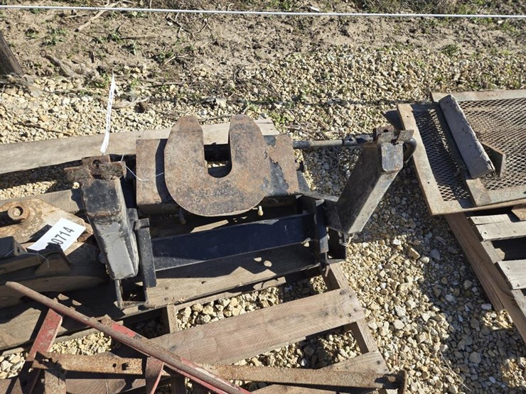 #713-•-5th-wheel-hitch-image-2