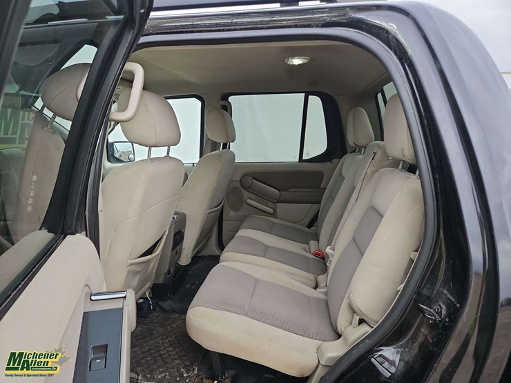 ford-explorer-sport-trac-image-17
