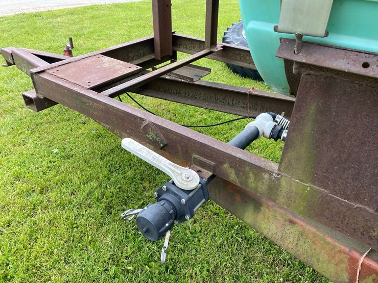 500-gal-fertilizer-tank-on-trailer-image-16