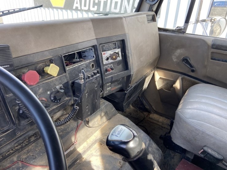 1992-international-8100-image-16