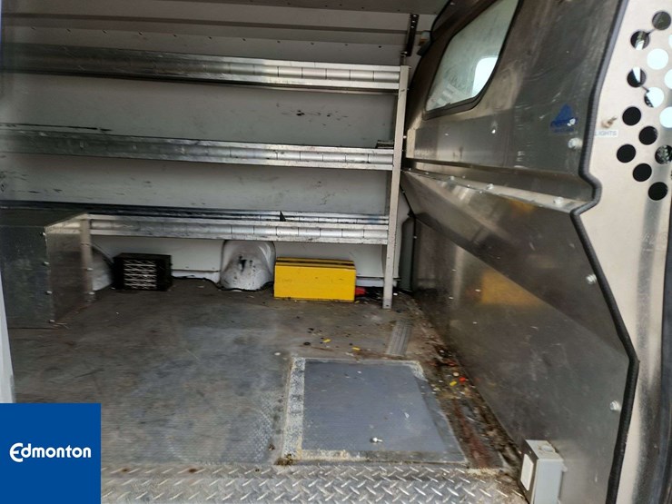 2014-ford-cargo-image-16