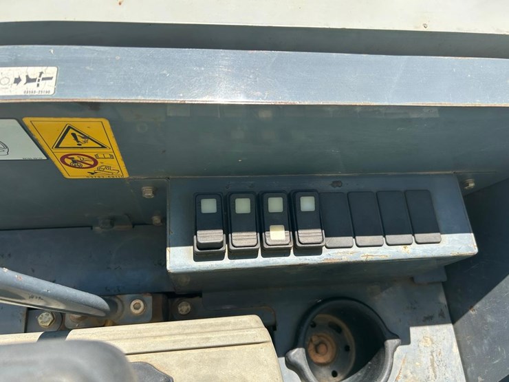 2020-takeuchi-tb230-image-23
