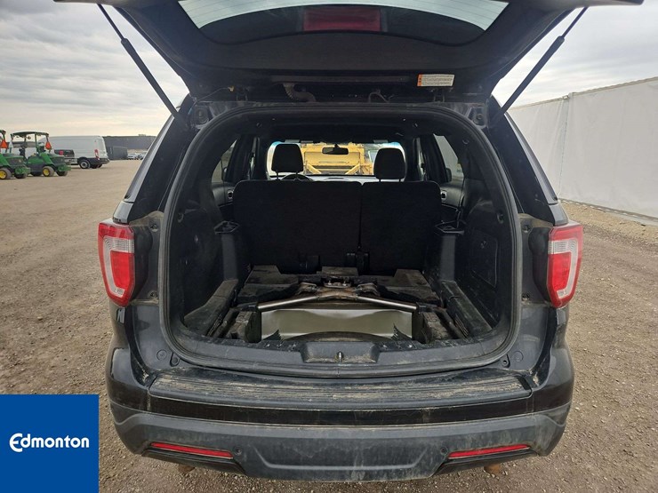 2018-ford-explorer-image-32