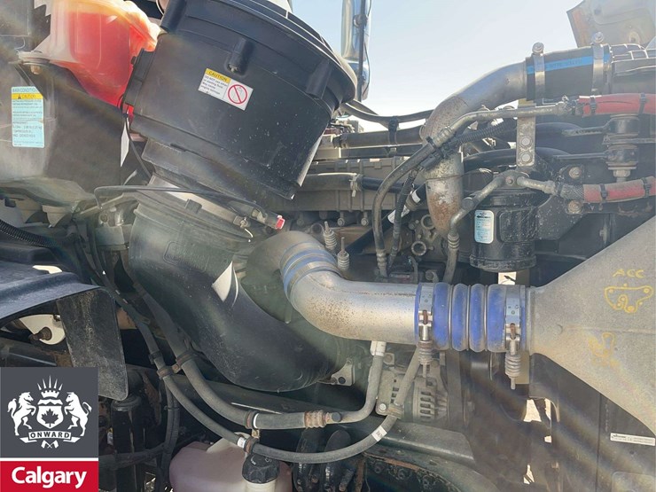 2015-freightliner-114sd-image-23