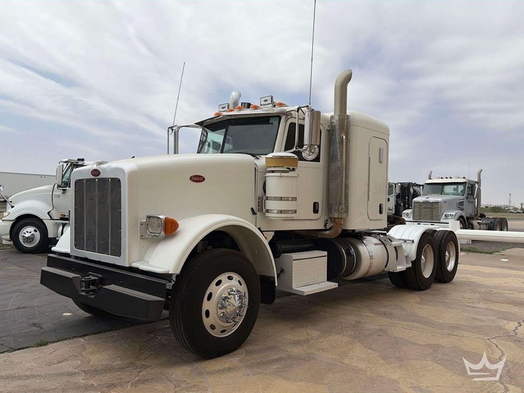 2013-peterbilt-367-image-1