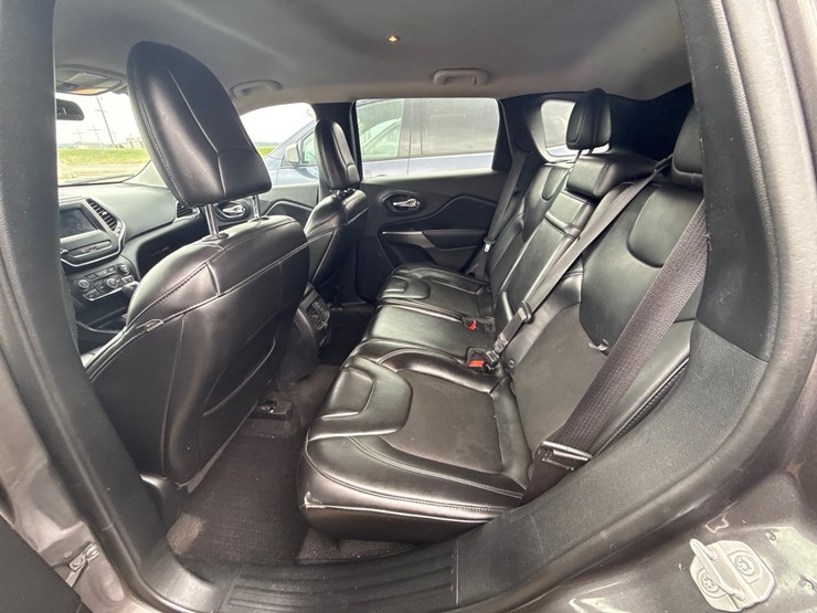2019-jeep-cherokee-image-16