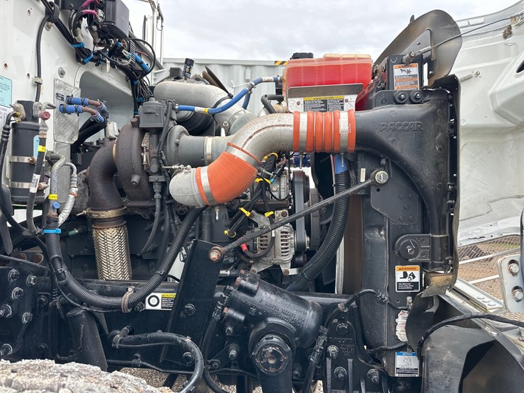 2020-peterbilt-348-image-4