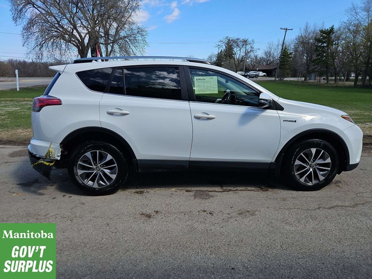 2017-toyota-rav4-image-6