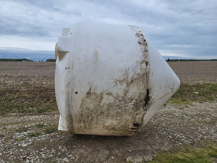 poly-coned-bottom-tank-image-2