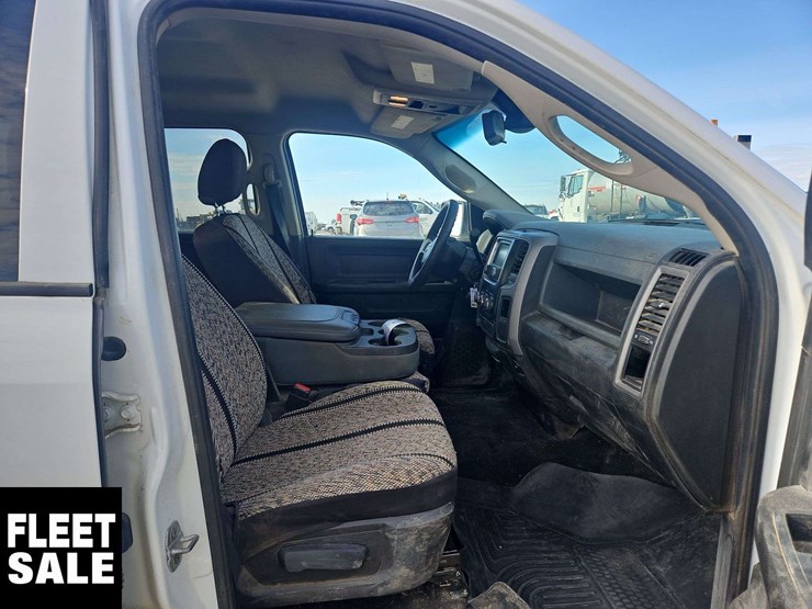 2015-dodge-1500-image-17
