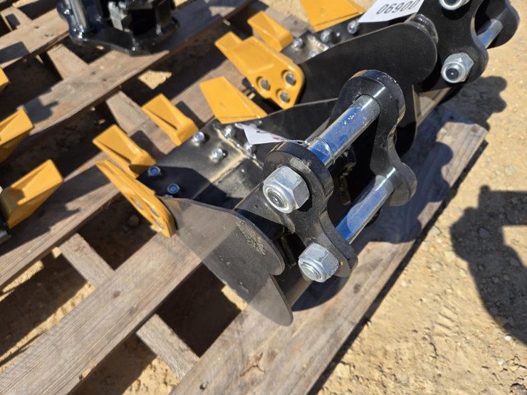 #691-•-new-sdlanch-mini-excavator-8"-tooth-bucket-image-2