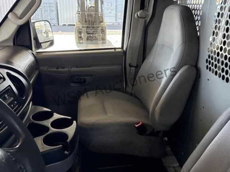 2008-ford-cargo-image-25