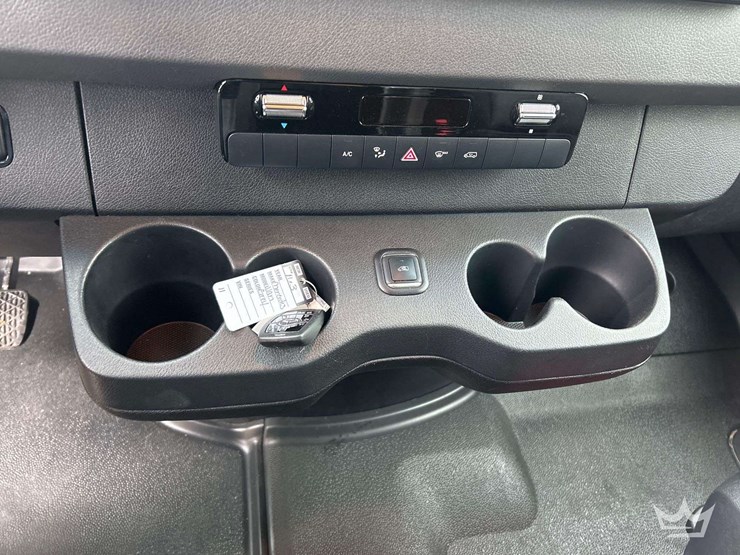 2021-mercedes-benz-sprinter-4500-image-18