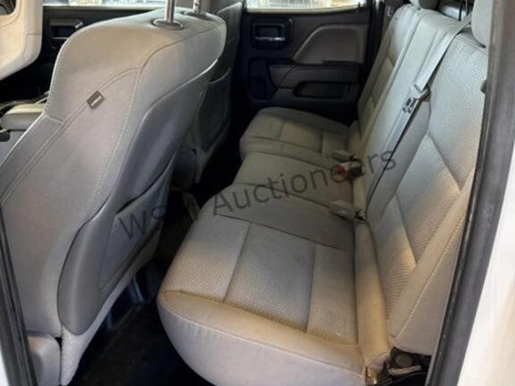 2015-chevrolet-silverado-2500hd-image-26