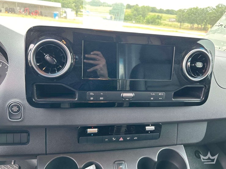 2021-mercedes-benz-sprinter-4500-image-17
