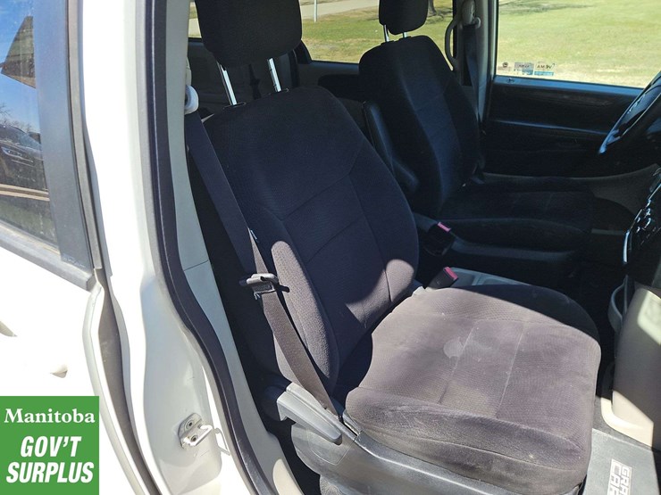 2011-dodge-grand-caravan-image-29