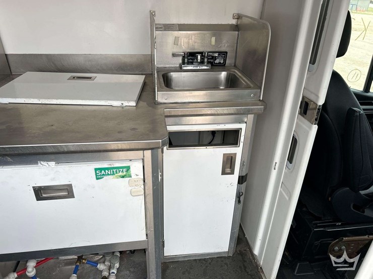 2021-mercedes-benz-sprinter-4500-image-26