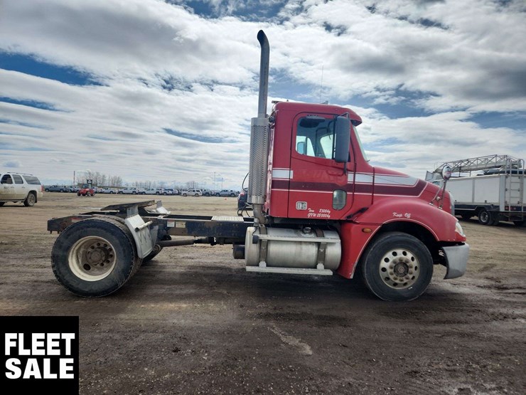 2005-freightliner-columbia-120-image-19