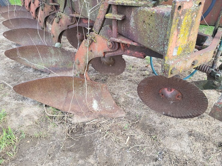 white-6-bottom-moldboard-plow-image-16