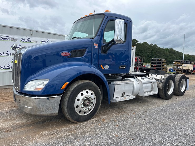 2016-peterbilt-579-image-2